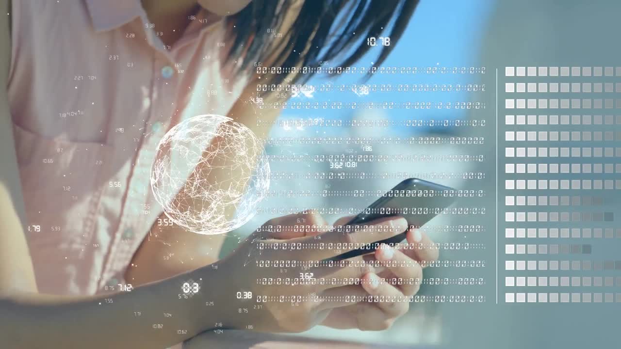 스마트폰을 사용하는 미소 짓는 아시아 여성에 대한 지구의 애니메이션과 데이터 처리