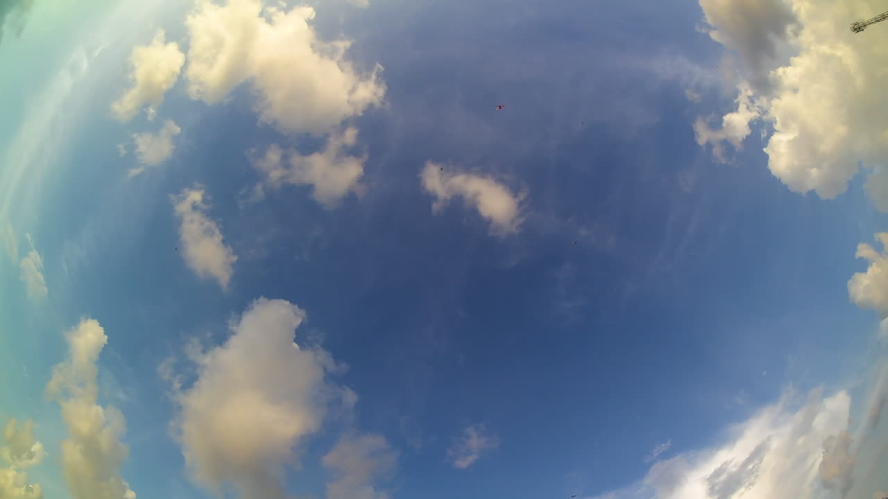 푸른 하늘과 구름, 회전