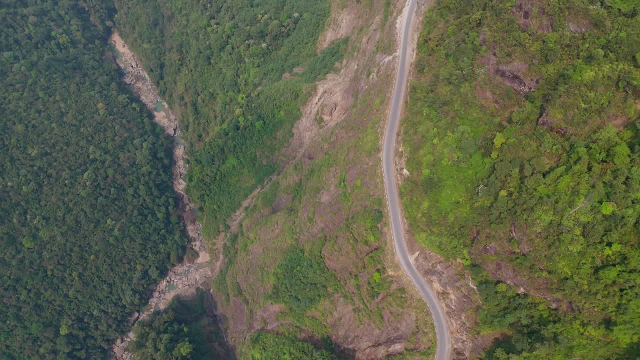 Witness Ha Giang’s twisting mountain roads, snaking through thick jungle landscapes. This aerial view showcases the remote, dramatic beauty of northern Vietnam’s highlands.