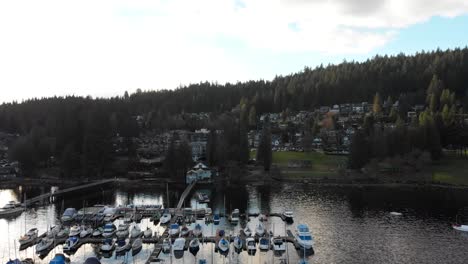 Verschiedene-Drohnen--Und-DSLR-Aufnahmen-In-Der-Wunderschönen-Deep-Cove-In-Vancouver,-BC