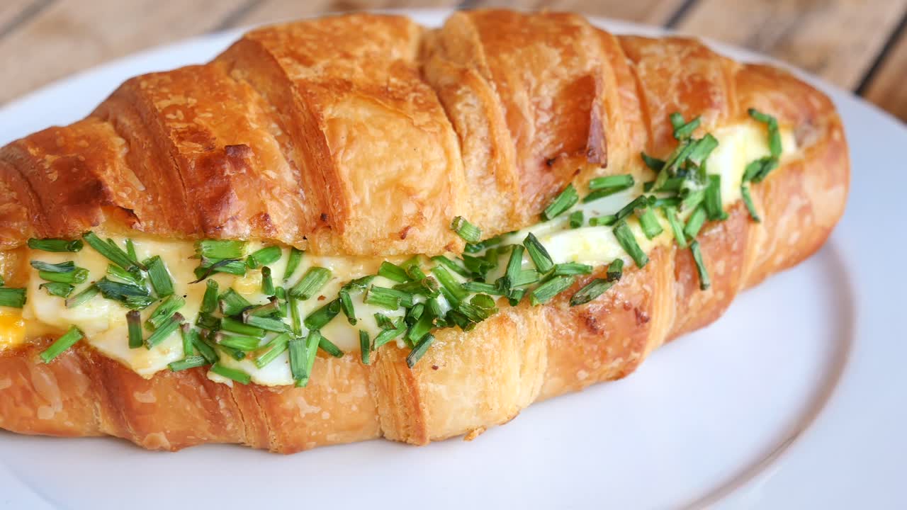 달과 치브 크로아산 샌드위치