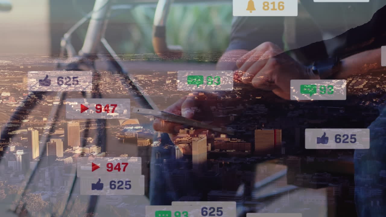 스마트 폰과 시계를 사용하여 자전거에 앉아있는 남자에 대한 소셜 미디어 알림의 애니메이션