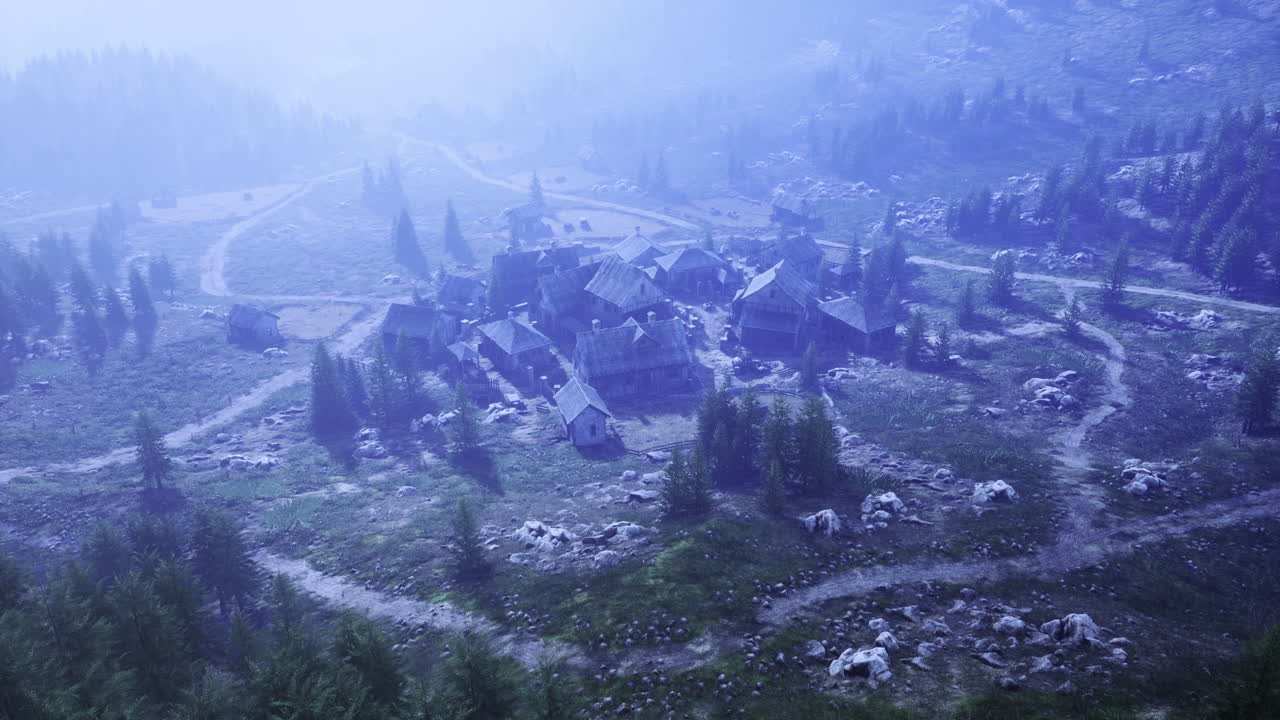 안개 가 가득 한 산 마을 에서 평화 로운 고립 된 환경 에서 이른 아침 에