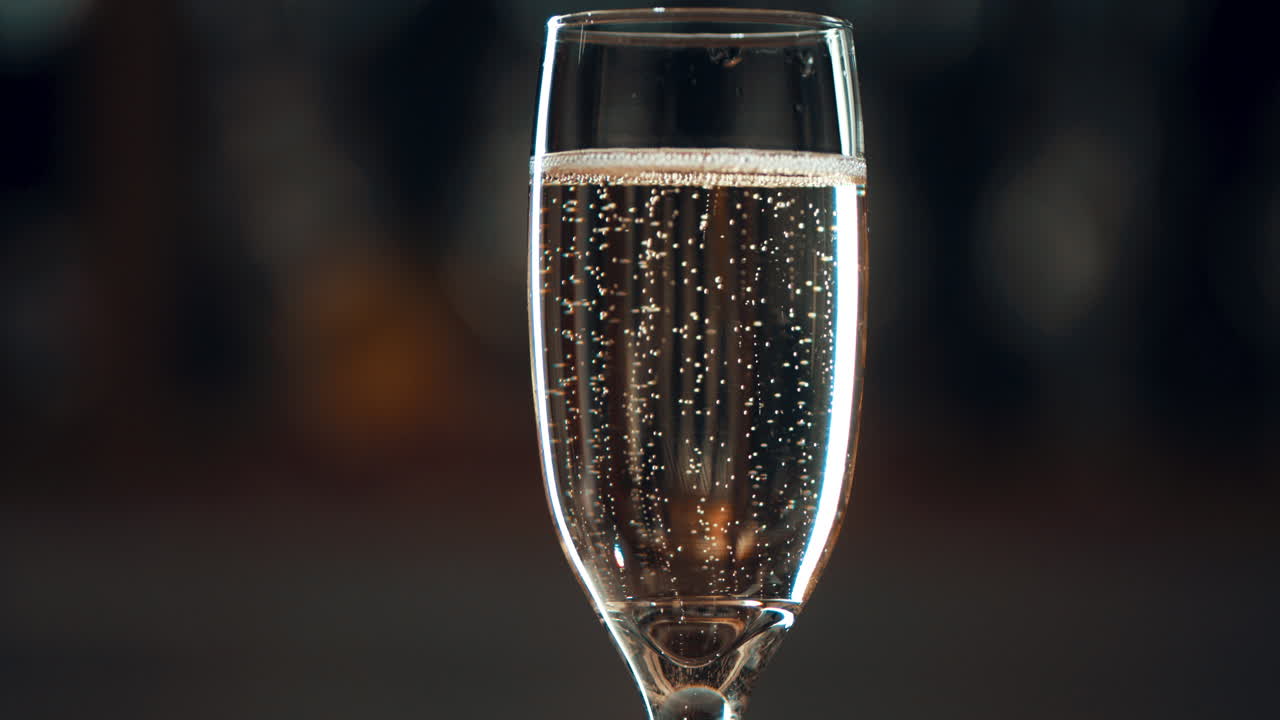 오늘 밤 우리는 반짝임을 더해