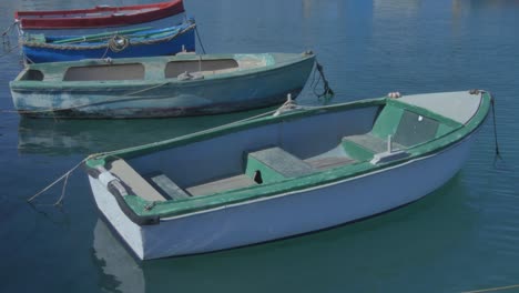 Barcos-Coloridos-En-Marsaxlokk,-Malta