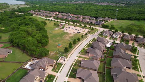 Luftaufnahmen-Von-Verschiedenen-Häusern-In-Der-Nachbarschaft-In-Der-Stadt-Trophy-Club-In-Texas