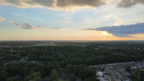 Imágenes-Aéreas-De-Una-Puesta-De-Sol-En-Clarksville,-Tennessee