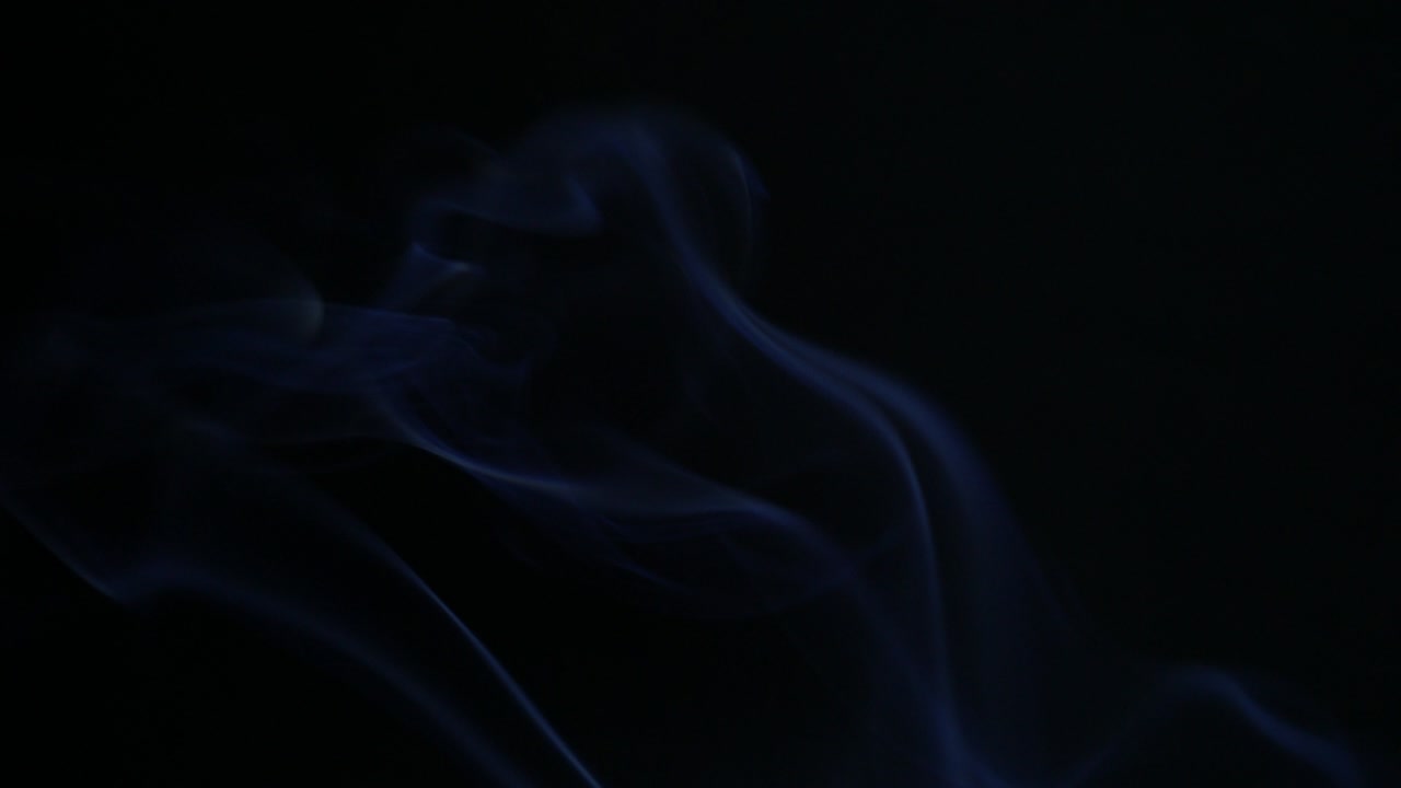 colores humo en fondo oscuro