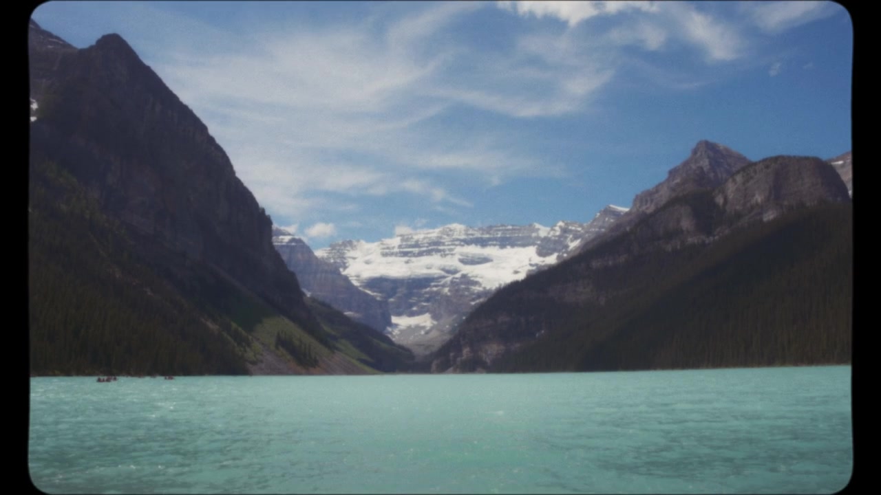 L'iconico Lago Louise in Canada.