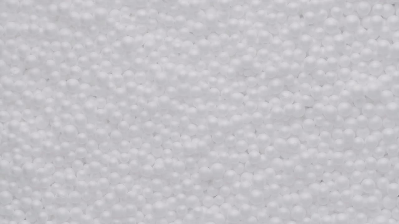 las bolas blancas de fondo.