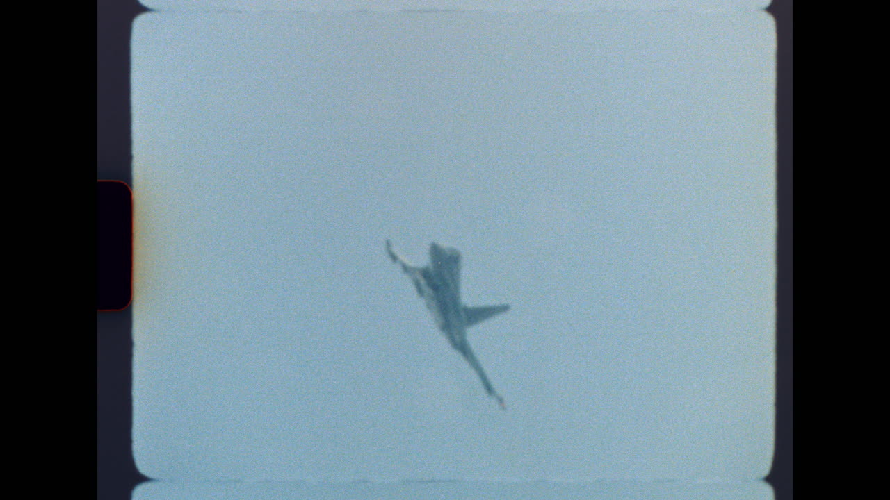 비행 중인 전투기