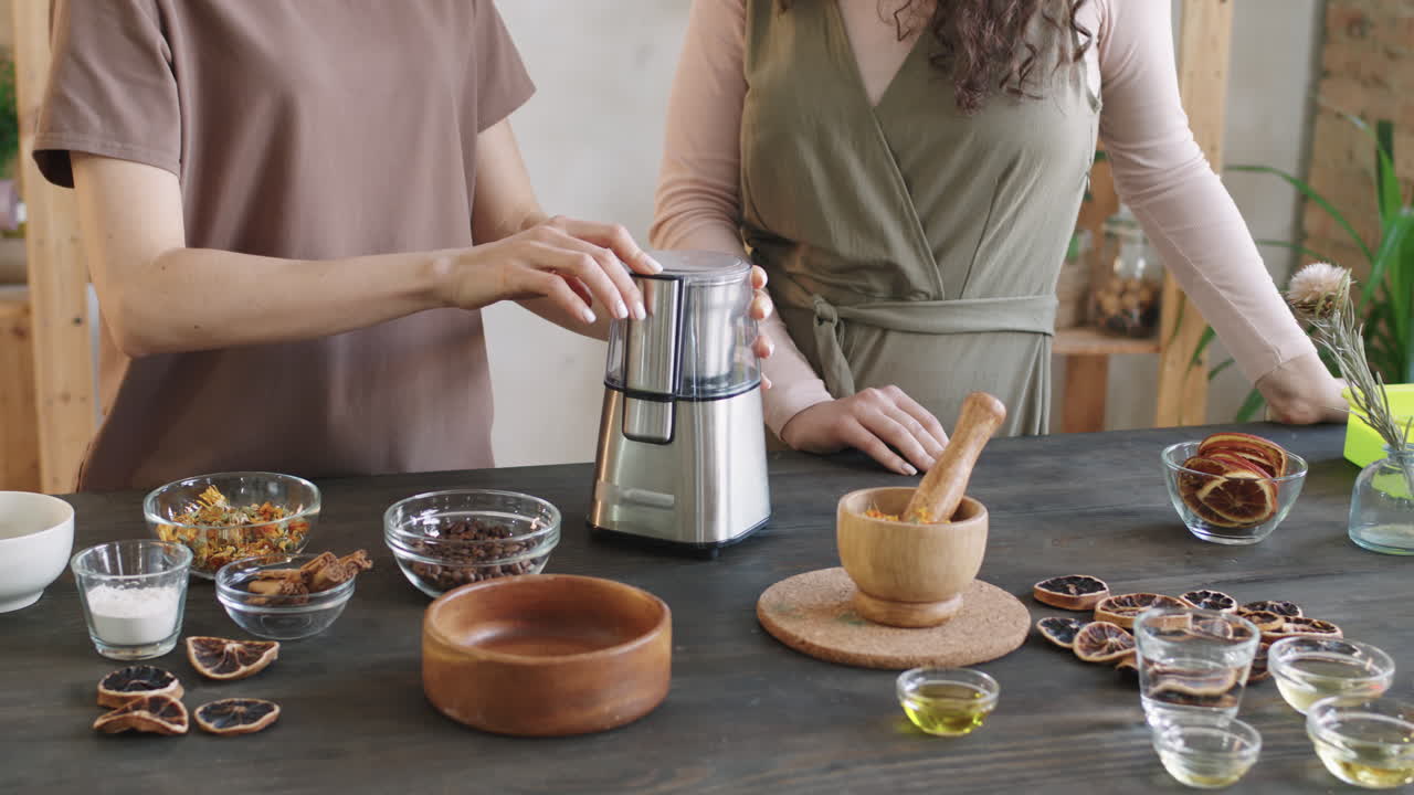 Grinding Coffee Beans In Blender To Make Scrub
