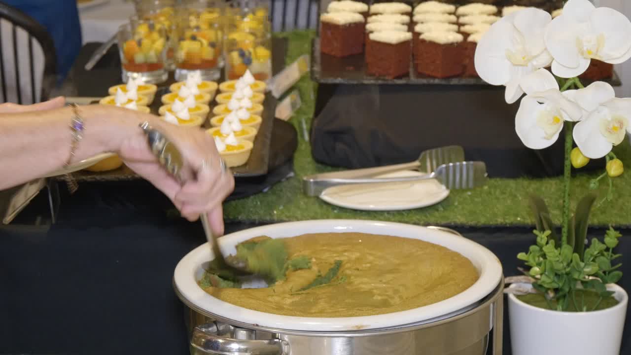 foto de comida deliciosa servida en una cena o recepción de bodas
