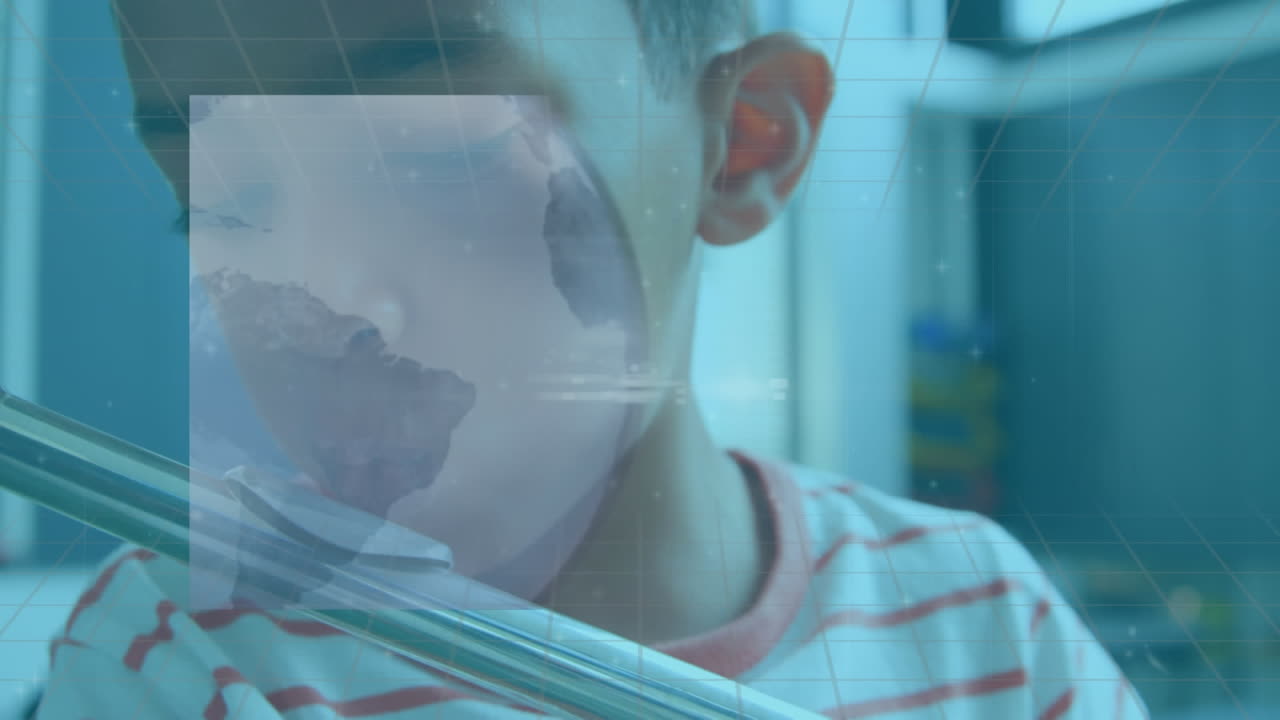 플루트를 연주하는 두 인종 학교 소년에 대한 데이터 처리 애니메이션