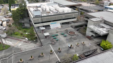 Orbiting-aerial-view-of-the-North-Seattle-College-main-entrance-and-courtyard