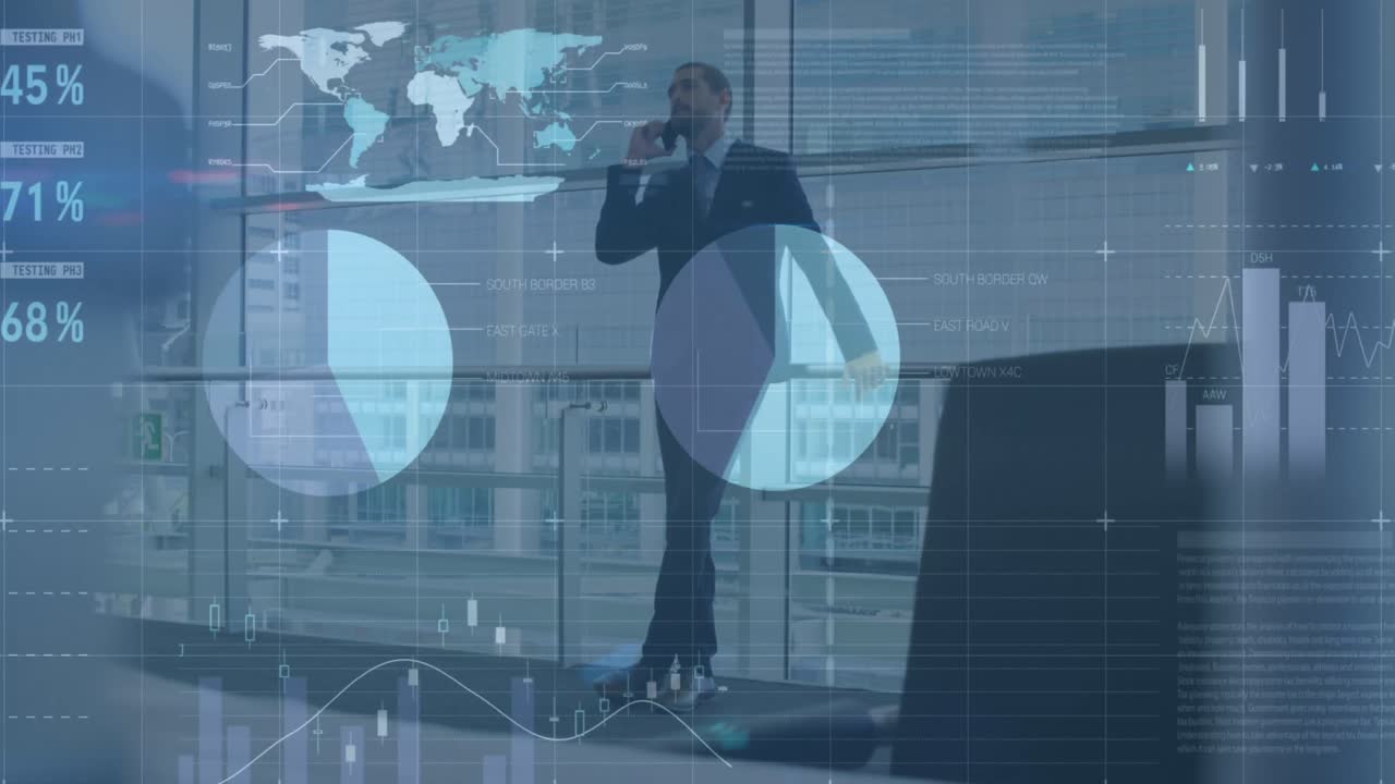 animación del procesamiento de datos sobre un empresario caucásico que usa un teléfono inteligente