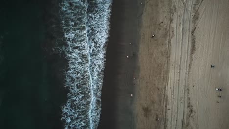 Wunderschöne-Kuta-,-Seminyak--Und-Doppelsechs-stranddrohnenaufnahmen-In-Bali