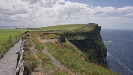 cliffs of moher hiking path in ireland