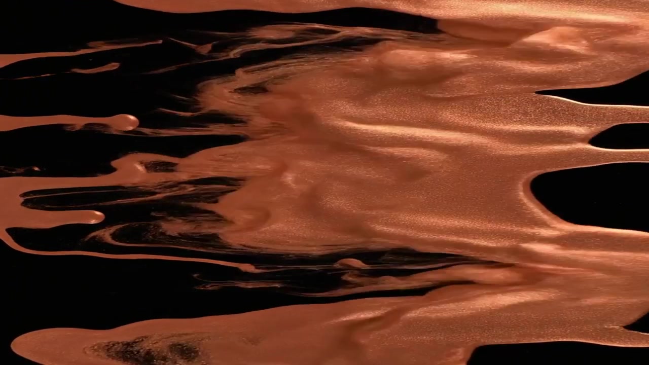 Vernice color rame metallico che cola su sfondo nero