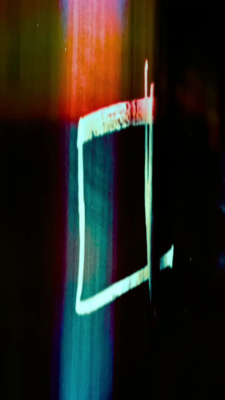 Padrões e Formas de Luz Abstratos Dinâmicos em Fundo Preto