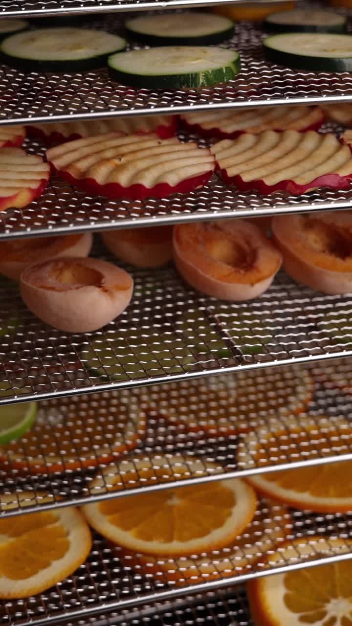 과일과 채소 디하이드레이터와 다양한 슬라이스