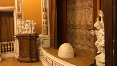 interior adornado del teatro