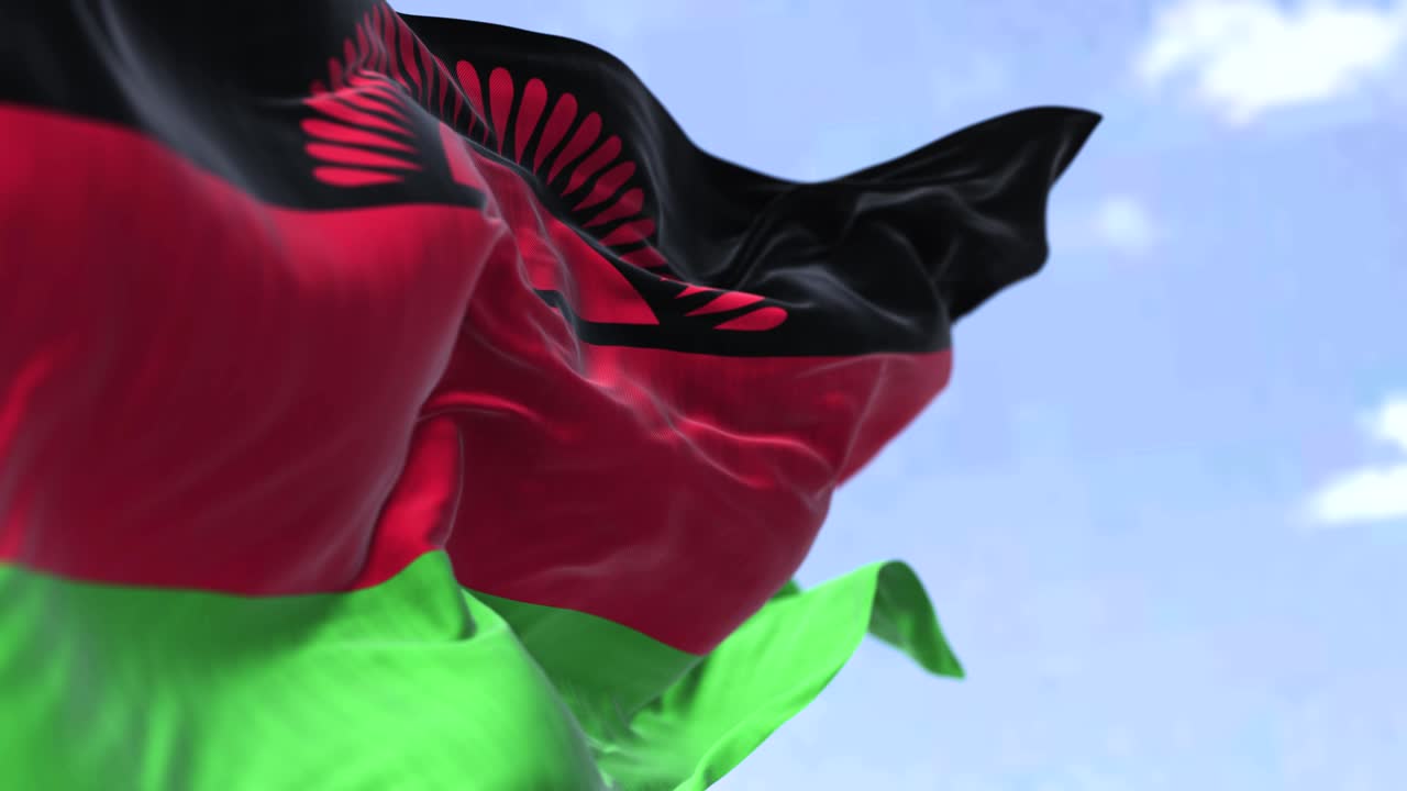 은 날 에 바람 에 흔들리는 말라위 국기 의 상세 한 모습