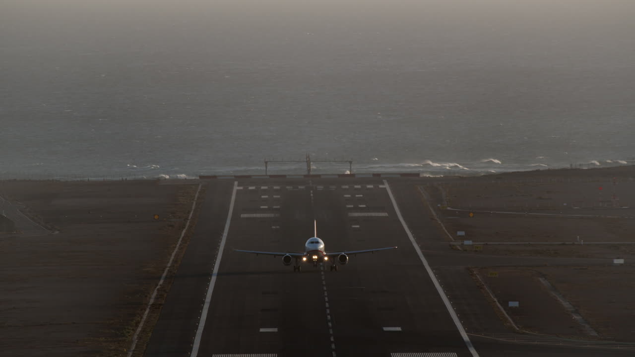 el avión de pasajeros despega