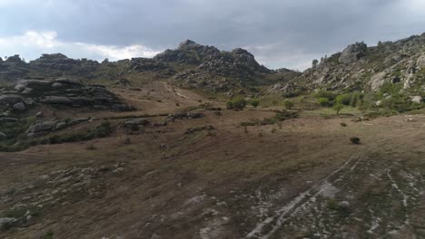 Vista-Aérea-De-Colinas-Y-Llanuras