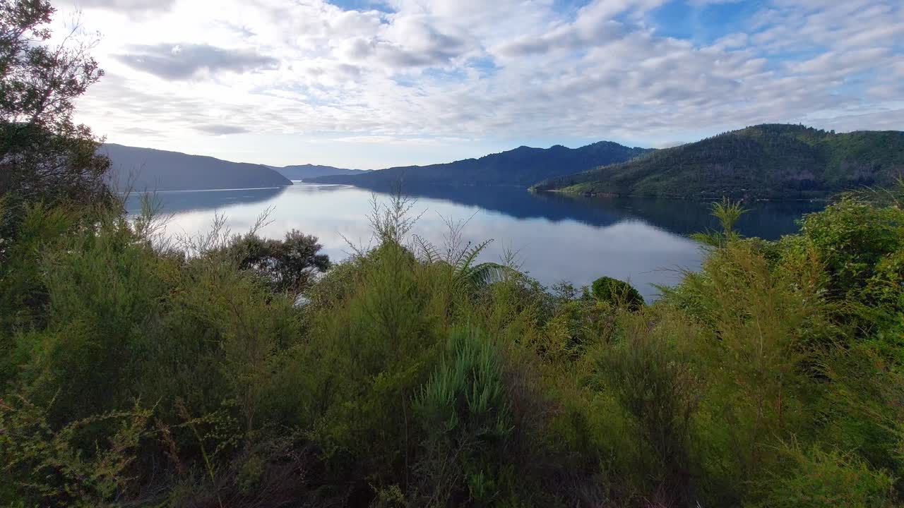 Solopgangen over Endeavour Inlet på New Zealands Sydø