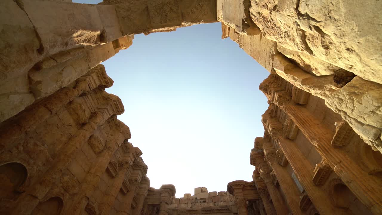 el antiguo templo romano histórico de baco en baalbek, líbano