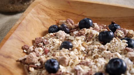 un plato de cereales para el desayuno 4k