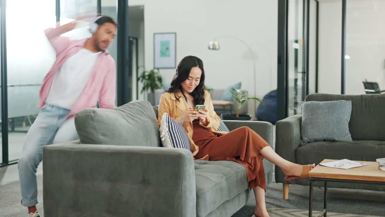 사업가, 사무실, 그리고 함께 춤추는