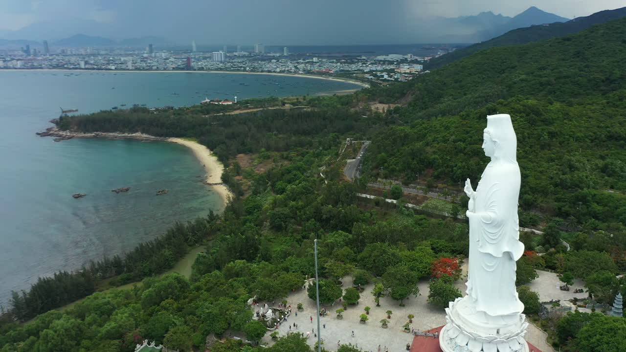 자비의 여신에 의해 보호됩니다.