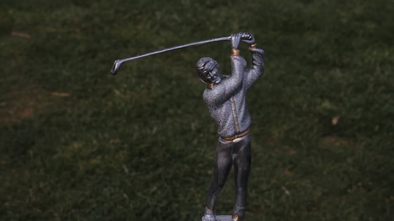 Golf figurine
