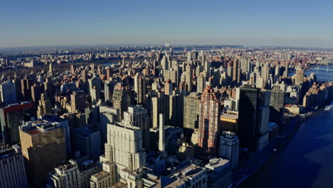 rascacielos modernos y edificios altos de las megaciudades