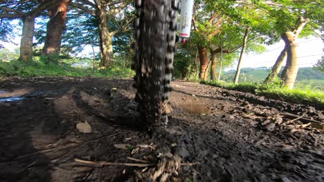 4k-Mountainbike-Rad-In-Einem-Becher