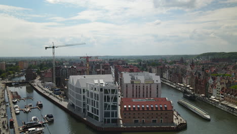 Bird's-Eye-View-Of-Developing-Granary-Island-At-Motlawa-Canal-In-Gdansk,-Poland