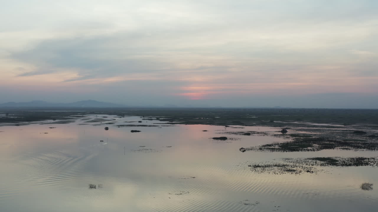 해가 지면 캠핑 푸오이 저수지에서 천천히 철수하십시오.