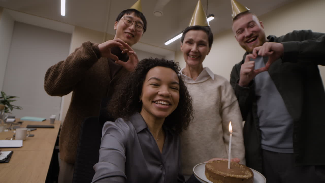 celebración de cumpleaños en la oficina