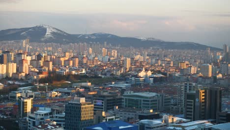 vista aérea de ankara, turquía al atardecer