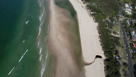 Aerial-View-Of-Byron-Beach-On-Sunny-Summer-Day-In-New-South-Wales,-Australia