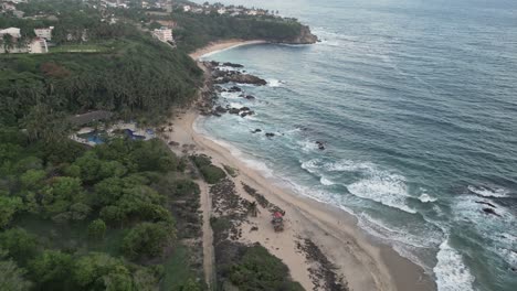 playa de bacocho y playa de coral, capturando sus olas, mar y costas arenosas en puerto escondido, oaxaca, méxico a lo largo del océano pacífico