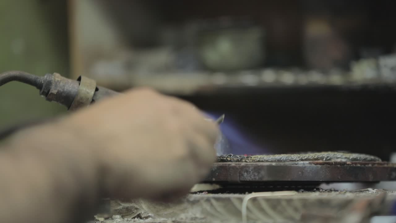 blue flame cote jew platería,artefactos religiosos, trabajo manual, primer plano