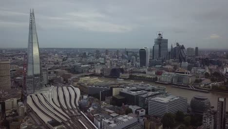 Panoramic-aerial-view-of-The-Shard,-downtown-London,-and-Tower-Bridge