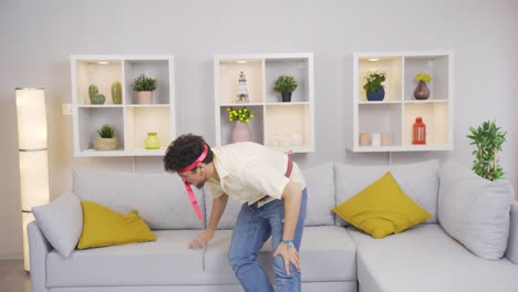 el hombre que corre se duele la rótula.