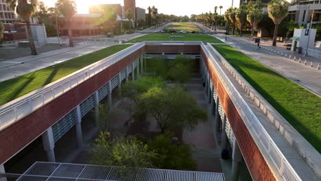 Unterirdischer-Außenbereich-Im-Rasen-Der-Universität-Von-Arizona