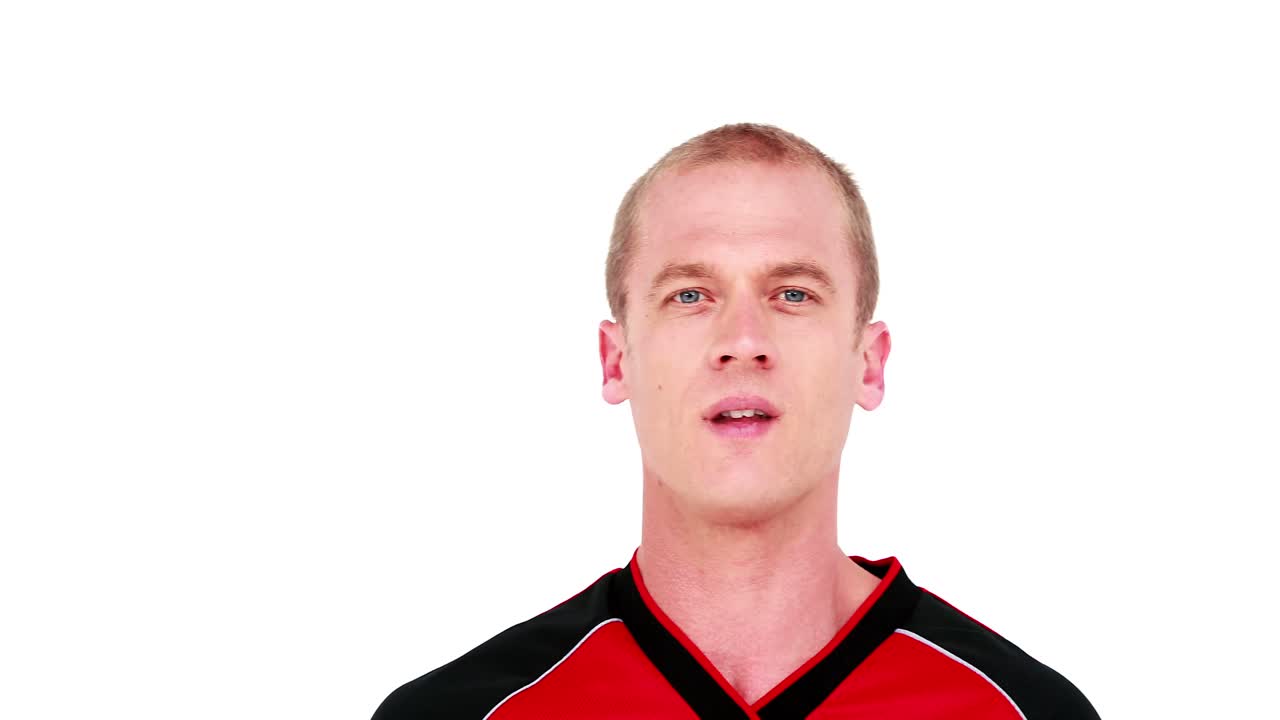 미소 짓는 스포츠맨 이 배구 를 한다