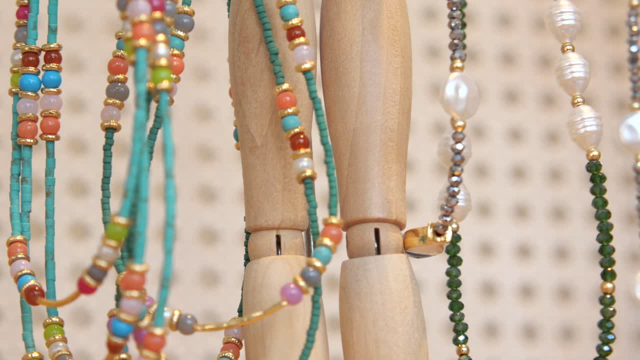 다채로운 구슬 목걸이