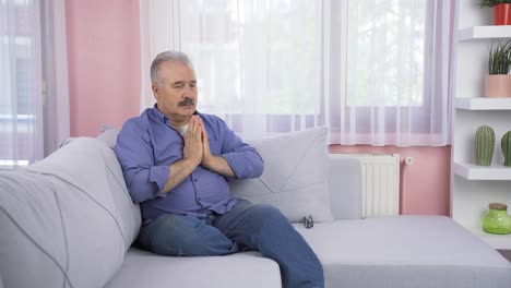 Christian-old-man-praying-in-front-of-the-window.